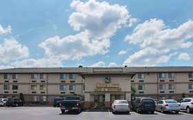 Quality Inn And Suites Detroit Metro Airport